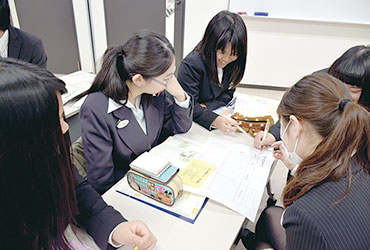 就職対策講座を受ける学生たち